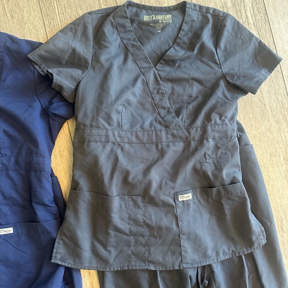 Navy and Gray Scrub Set - Picture 3 of 4